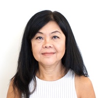 Official State Department example of an acceptable passport photo with a plain white background