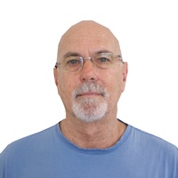 Official State Department example of an unacceptable passport photo with a digitally edited background